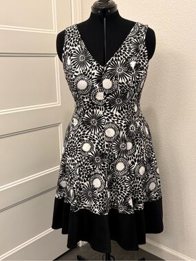 Nine West Black and White Floral Fit-and-Flare Dress